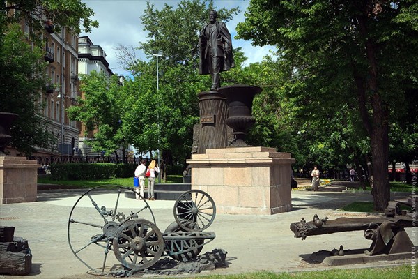 Памятник Шухову